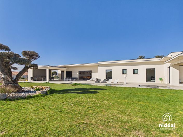 Image No.2-4 Bed House for sale