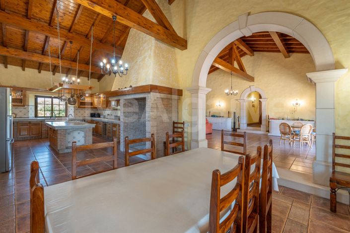 Image No.12-6 Bed House for sale