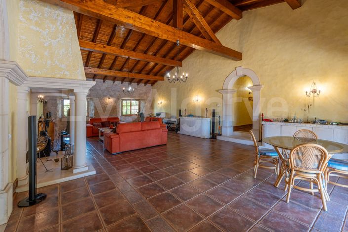 Image No.13-6 Bed House for sale