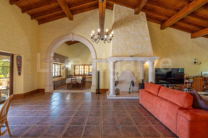 Image No.15-6 Bed House for sale