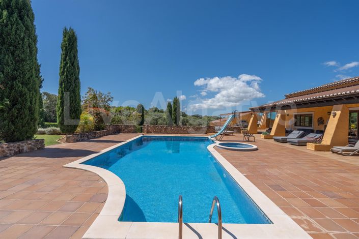 Image No.19-6 Bed House for sale