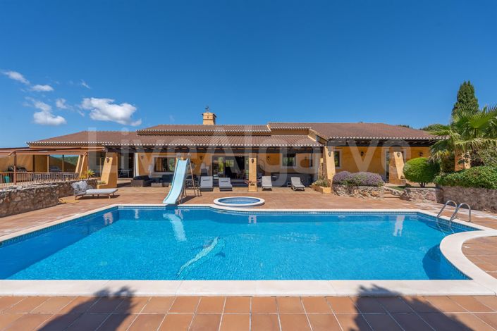 Image No.20-6 Bed House for sale