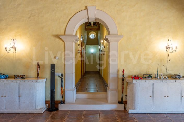 Image No.24-6 Bed House for sale