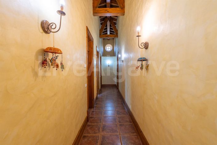 Image No.25-6 Bed House for sale
