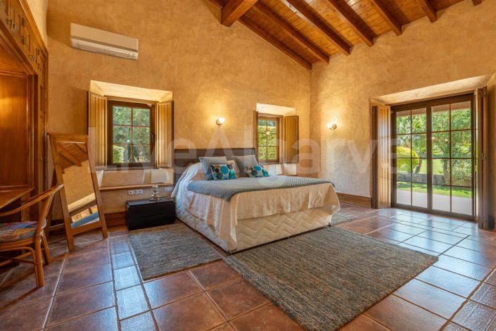 Image No.26-6 Bed House for sale
