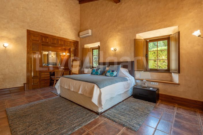Image No.28-6 Bed House for sale