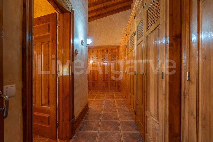 Image No.29-6 Bed House for sale