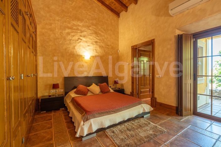 Image No.34-6 Bed House for sale