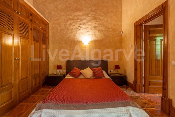 Image No.35-6 Bed House for sale