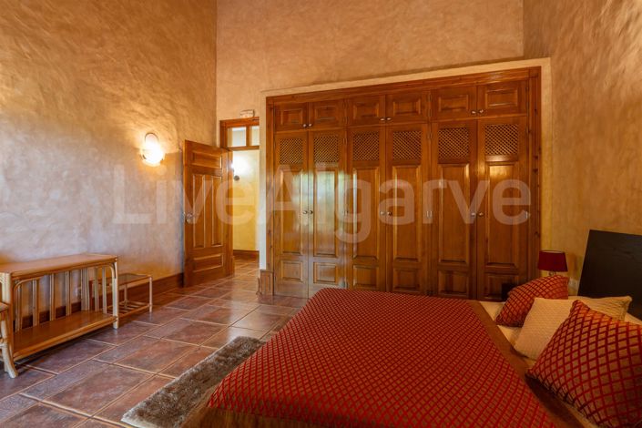 Image No.36-6 Bed House for sale
