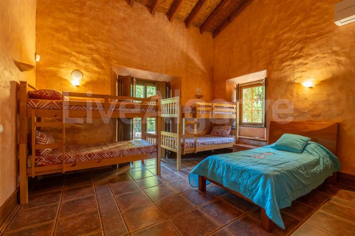 Image No.39-6 Bed House for sale