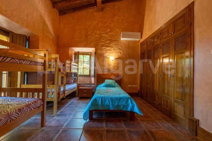 Image No.40-6 Bed House for sale