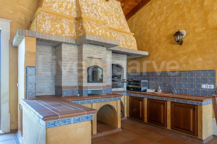 Image No.58-6 Bed House for sale