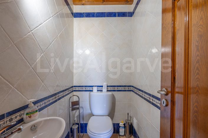 Image No.60-6 Bed House for sale