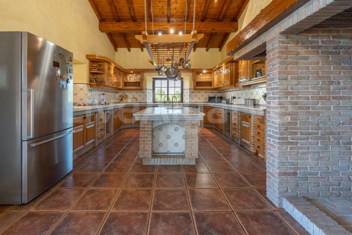 Image No.7-6 Bed House for sale