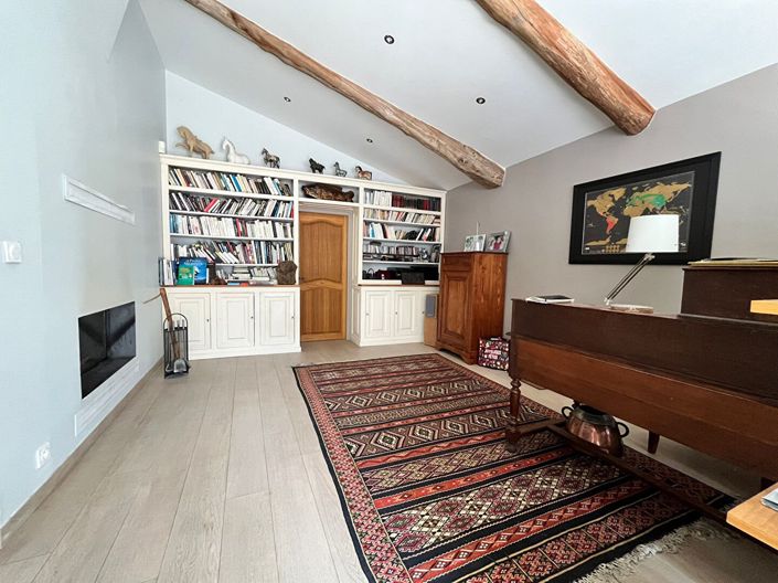 Image No.8-3 Bed House for sale