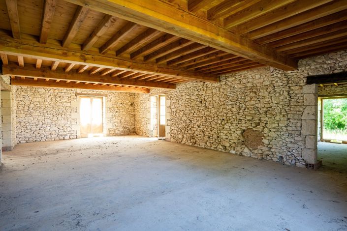 Image No.8-7 Bed House for sale