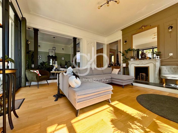Image No.6-4 Bed House for sale