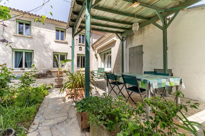 Image No.17-5 Bed House for sale