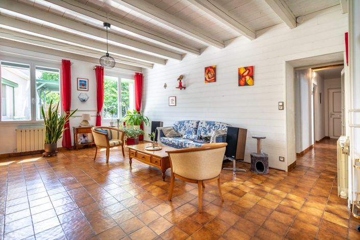 Image No.2-5 Bed House for sale
