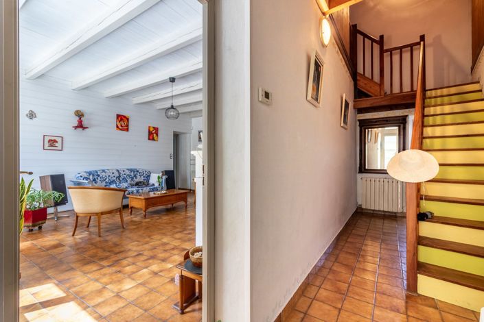Image No.9-5 Bed House for sale