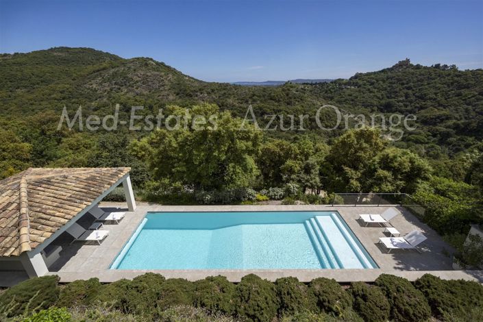 Image No.8-6 Bed House for sale