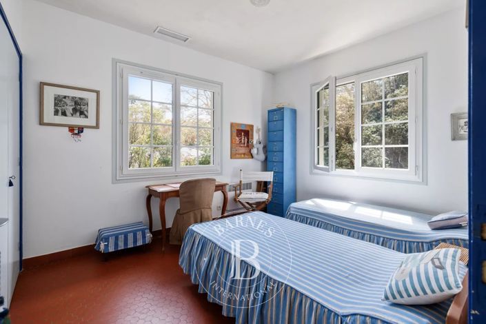 Image No.12-6 Bed House for sale