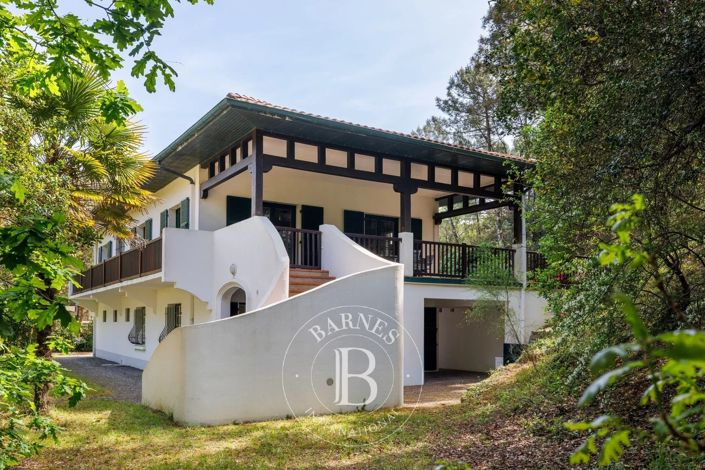 Image No.20-6 Bed House for sale