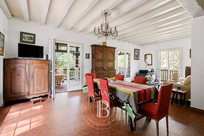 Image No.4-6 Bed House for sale