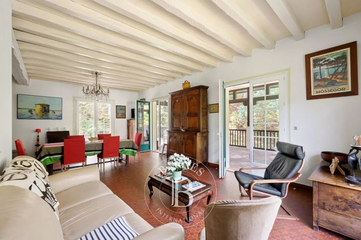 Image No.6-6 Bed House for sale