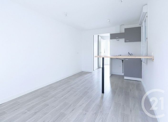 Image No.11-3 Bed House for sale