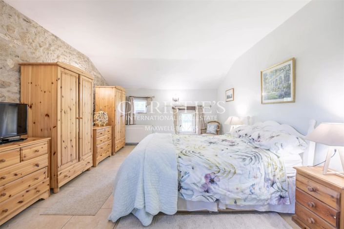 Image No.17-6 Bed House for sale