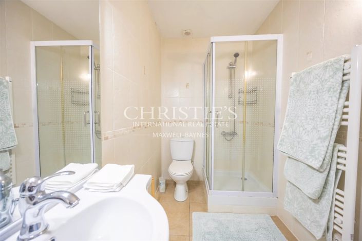 Image No.19-6 Bed House for sale