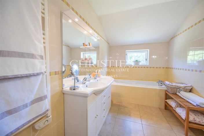 Image No.21-6 Bed House for sale