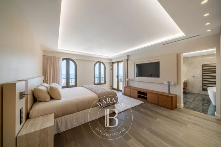 Image No.18-7 Bed House for sale