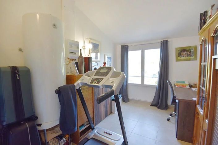 Image No.17-5 Bed House for sale