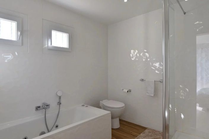 Image No.22-5 Bed House for sale