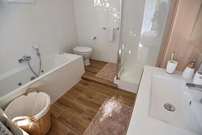 Image No.23-5 Bed House for sale