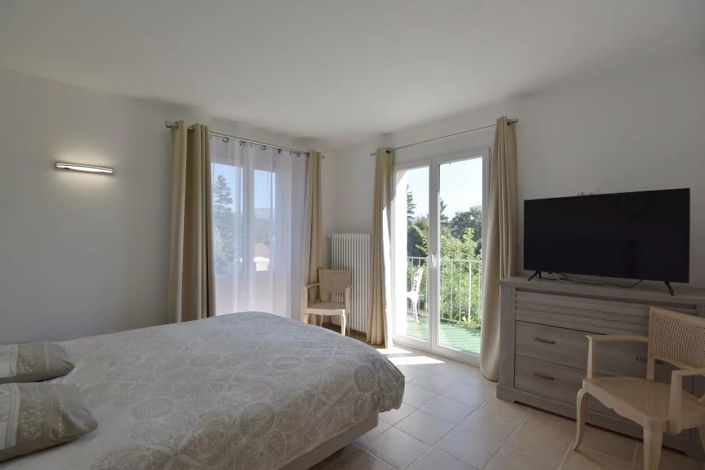 Image No.24-5 Bed House for sale
