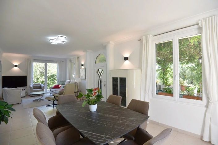 Image No.4-5 Bed House for sale