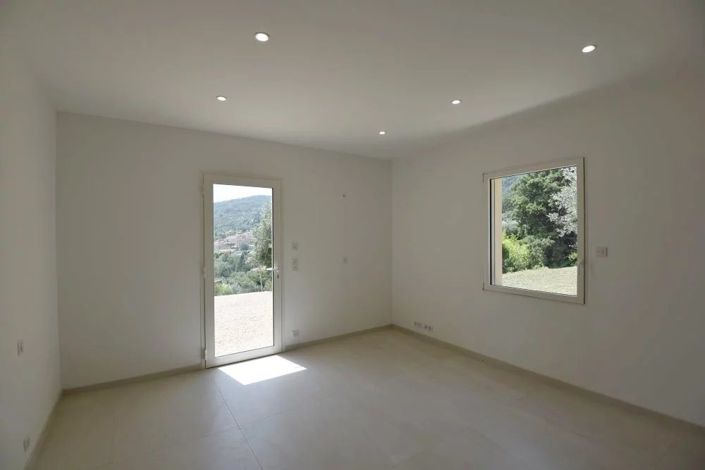 Image No.10-4 Bed House for sale
