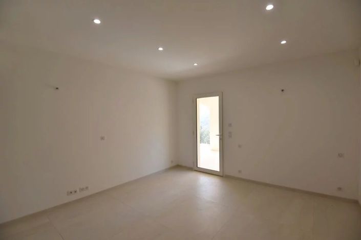 Image No.15-4 Bed House for sale