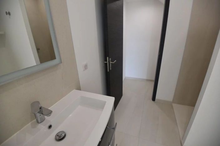 Image No.17-4 Bed House for sale