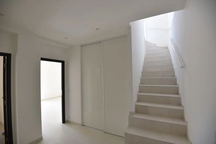Image No.19-4 Bed House for sale