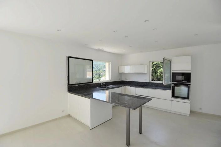 Image No.6-4 Bed House for sale