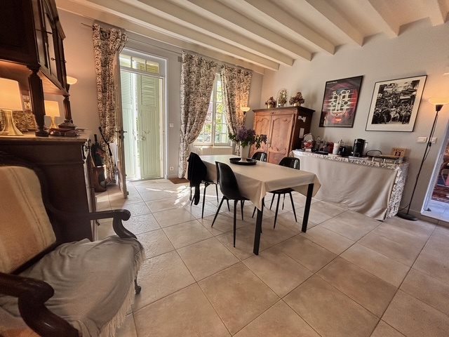 Image No.8-7 Bed House for sale