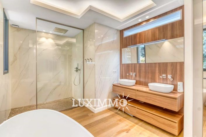 Image No.10-5 Bed House for sale