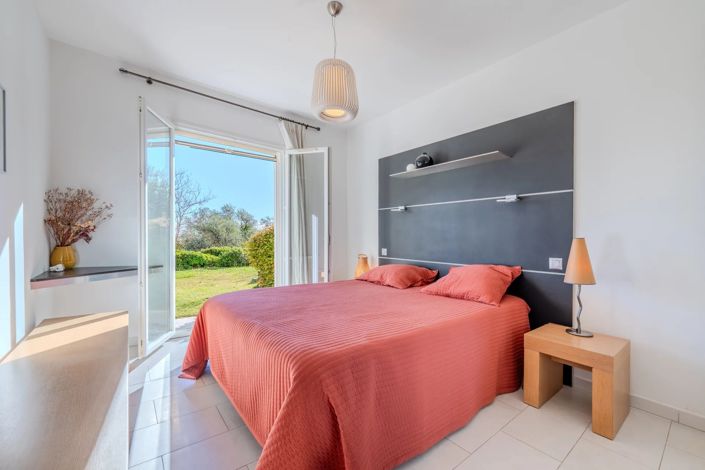 Image No.14-5 Bed House for sale