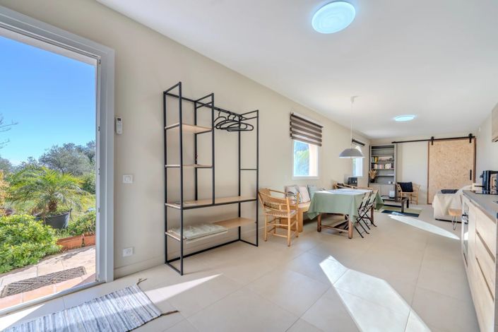 Image No.18-5 Bed House for sale