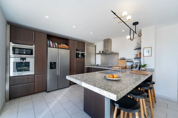Image No.8-5 Bed House for sale